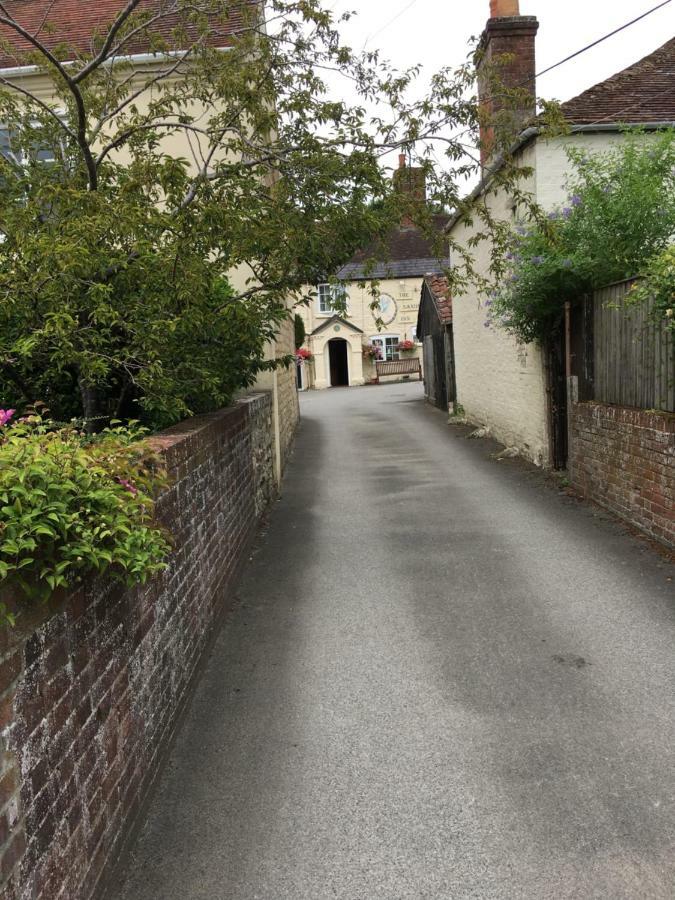 The Saxon Inn Blandford Forum Exterior foto